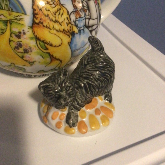 Wizard of Oz Paul Cardew Design 6 cup Collector’s Teapot with Toto Teapot Lid - Picture 10 of 15